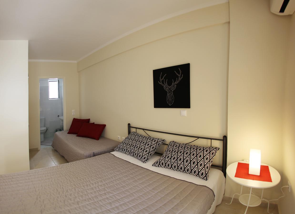 Lalezas Studios Tolo Luaran gambar